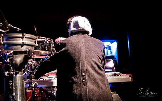 Une voiture devant une cathédrale - Liège 2017
