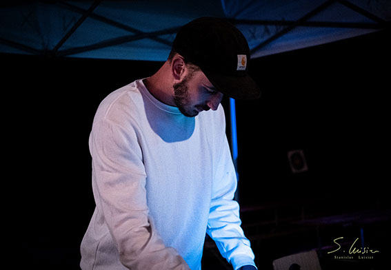 Une voiture devant une cathédrale - Liège 2017