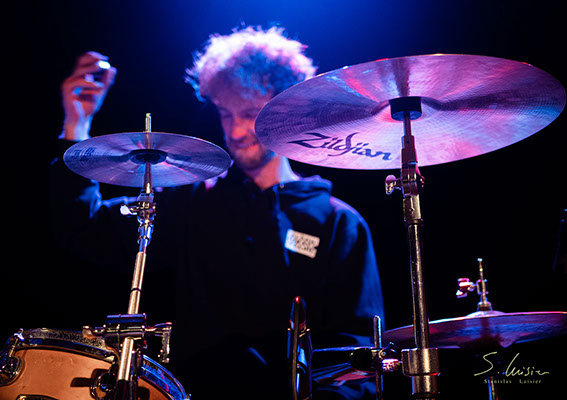Une voiture devant une cathédrale - Liège 2017